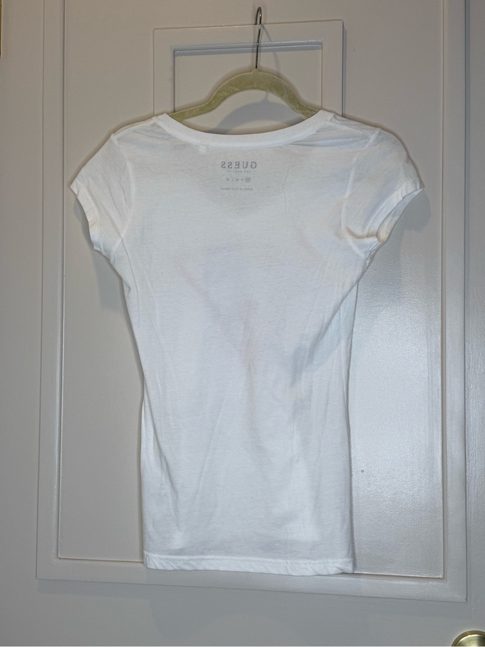 Guess White V-Neck Tee with Red Triangle Logo - Picture 3 of 3